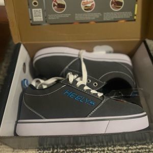 Brand new Heelys